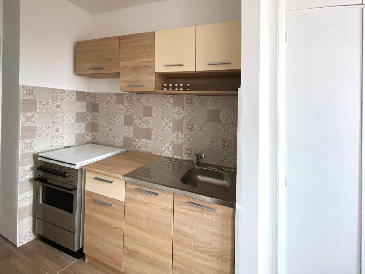 Appartamento Apartman Milica Ni Esterno foto
